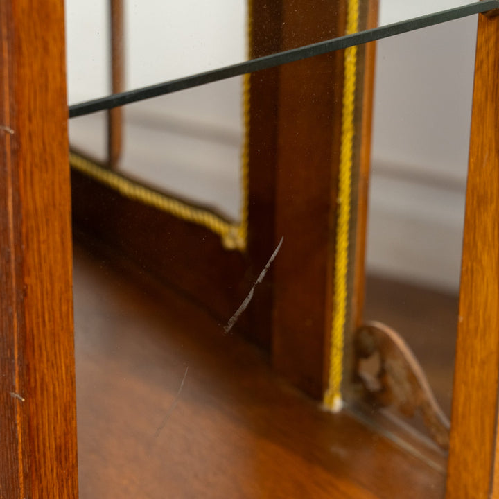 トップレイルの装飾や扉の美しい彫刻などフレンチならではの華やかな装飾が光る オーク ブックケース /23K