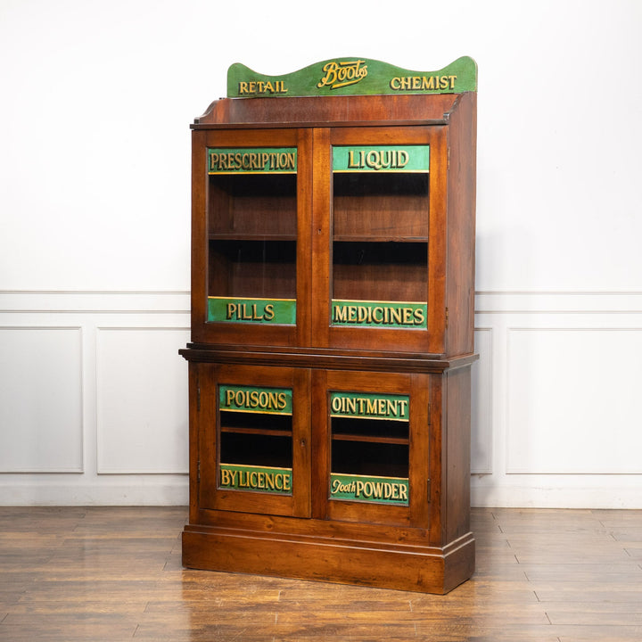 インテリアのアクセントになるポップなデザイン アポセカリーキャビネット /23K