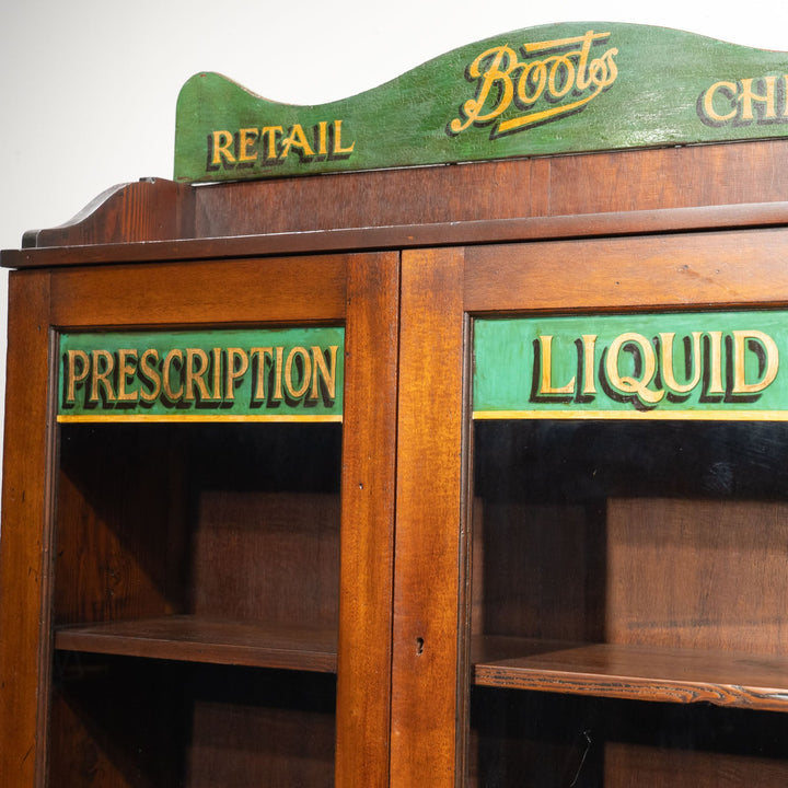 インテリアのアクセントになるポップなデザイン アポセカリーキャビネット /23K