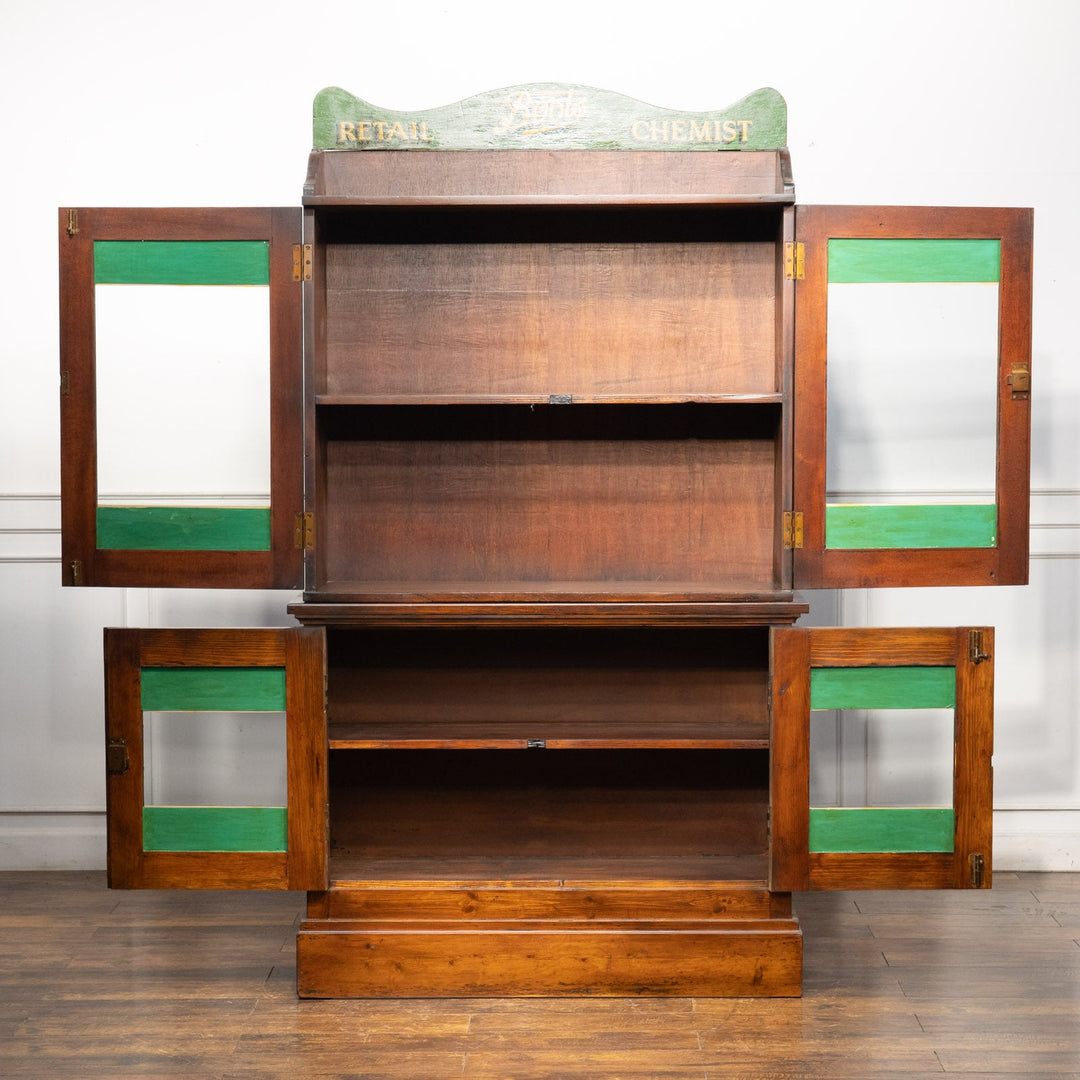 インテリアのアクセントになるポップなデザイン アポセカリーキャビネット /23K