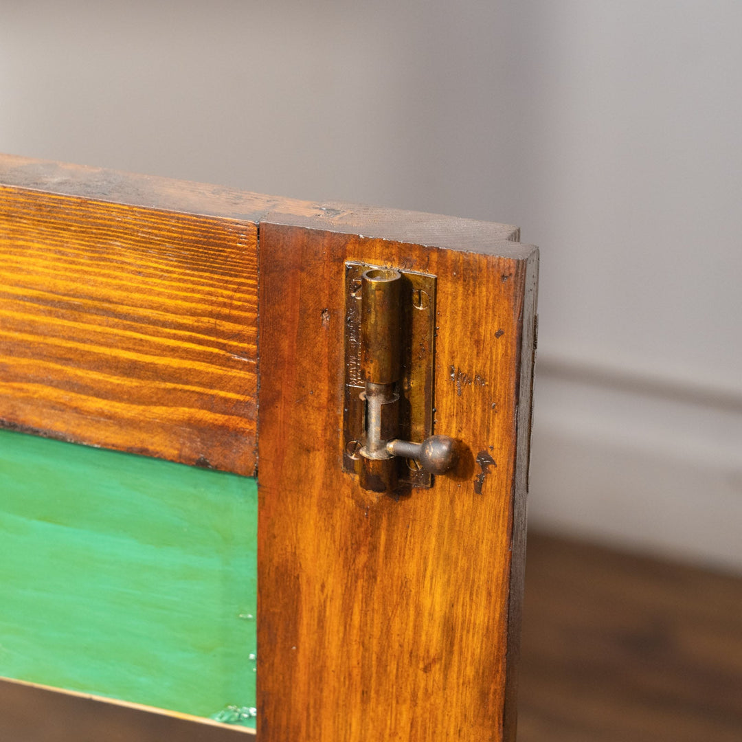 インテリアのアクセントになるポップなデザイン アポセカリーキャビネット /23K