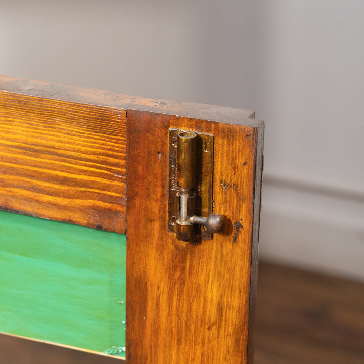 インテリアのアクセントになるポップなデザイン アポセカリーキャビネット /23K