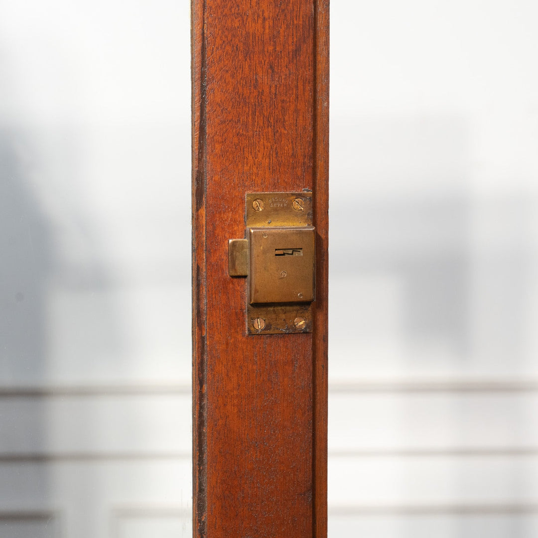 インテリアのアクセントになるポップなデザイン アポセカリーキャビネット /23K