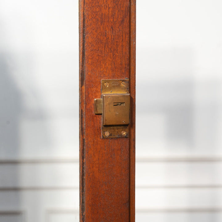 インテリアのアクセントになるポップなデザイン アポセカリーキャビネット /23K