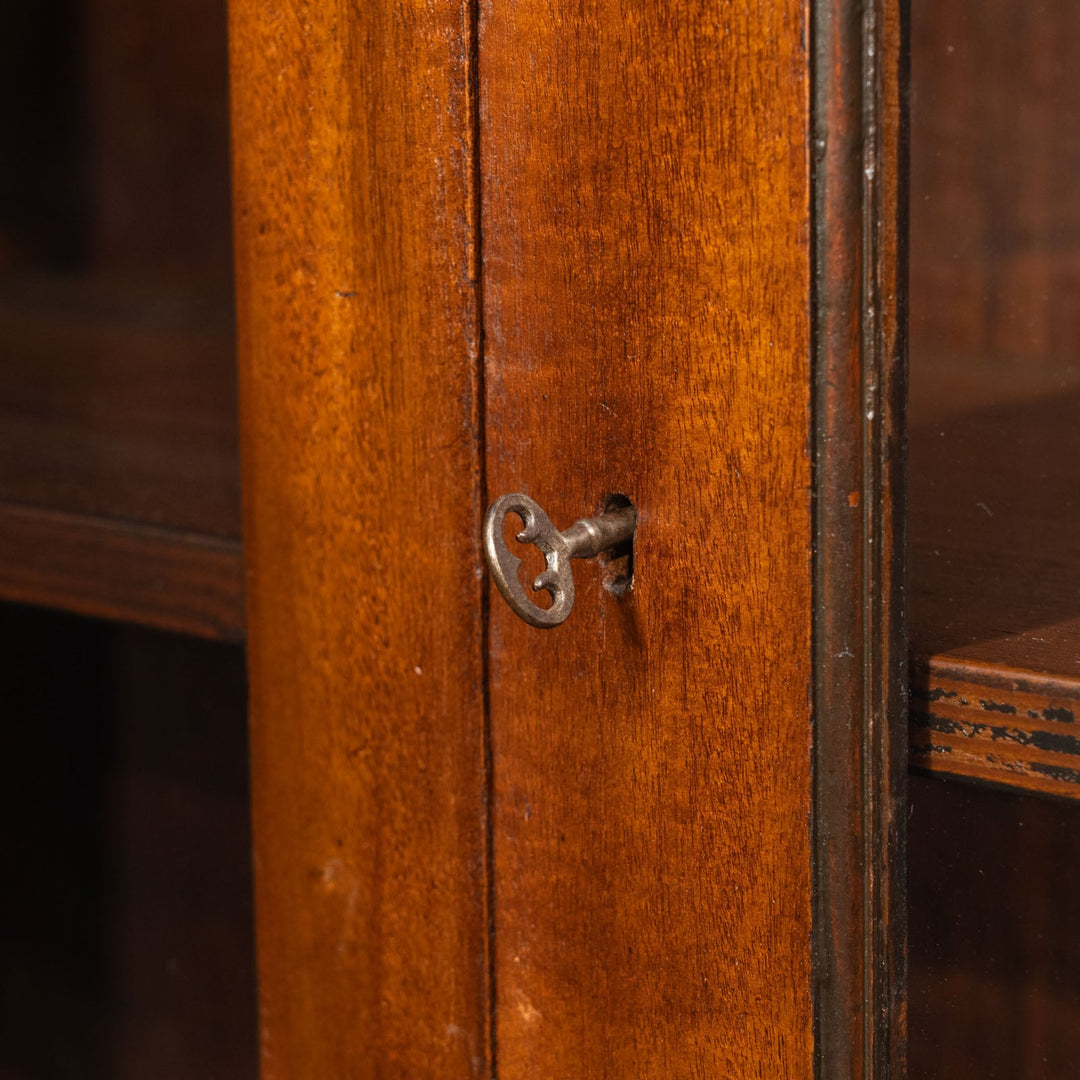 インテリアのアクセントになるポップなデザイン アポセカリーキャビネット /23K