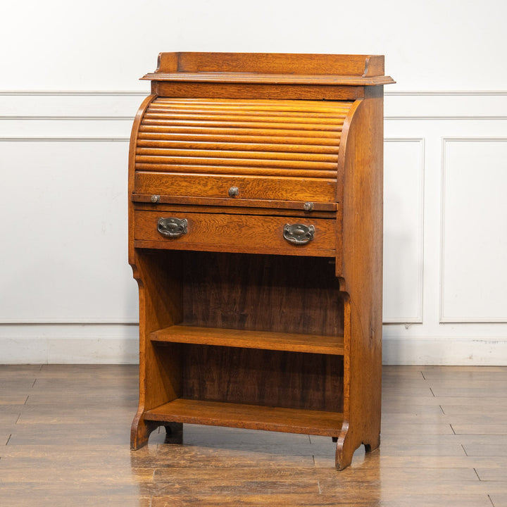 コンパクトなサイズでブックケースとデスクが一体化した便利な家具 スチューデントビューロー /23K