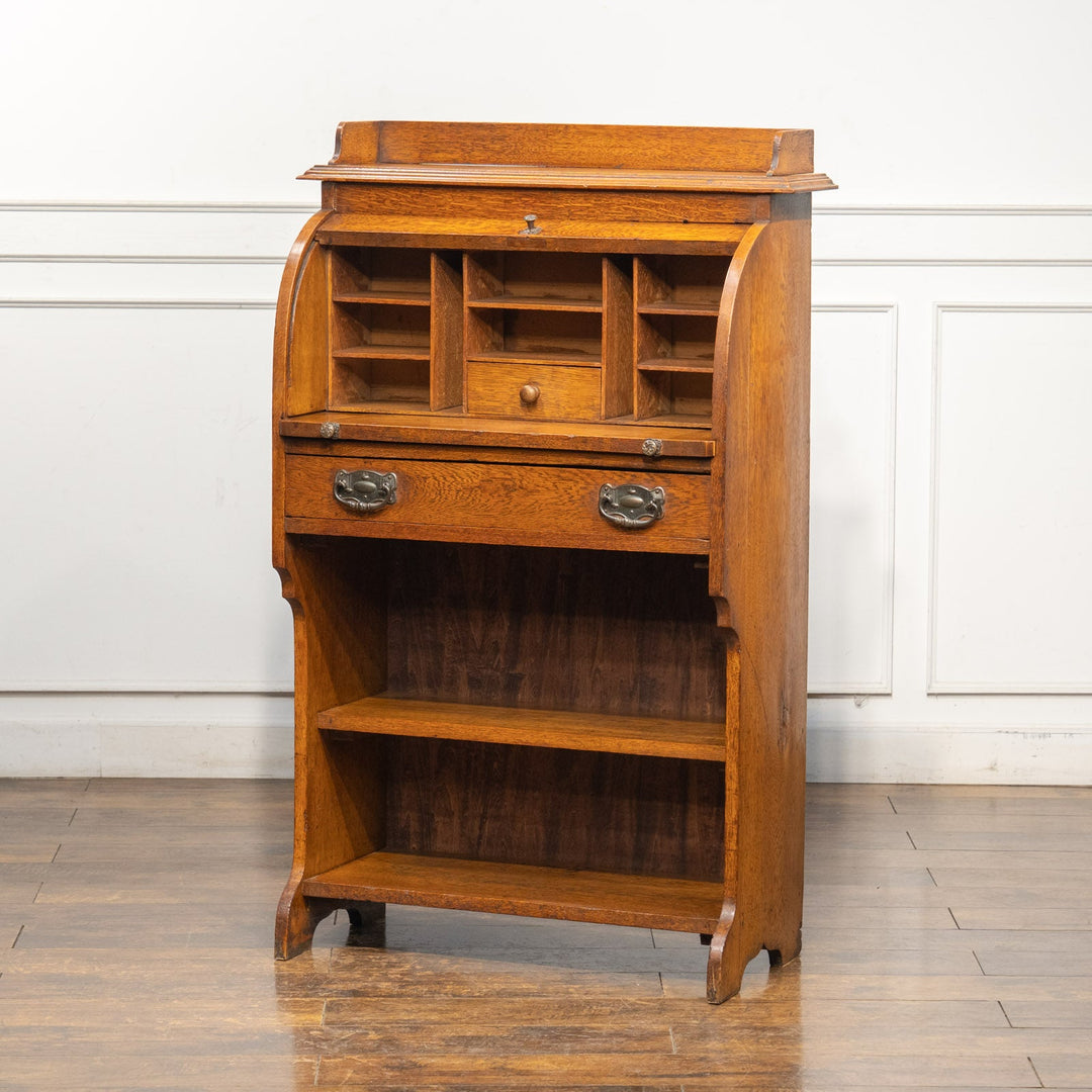 コンパクトなサイズでブックケースとデスクが一体化した便利な家具 スチューデントビューロー /23K