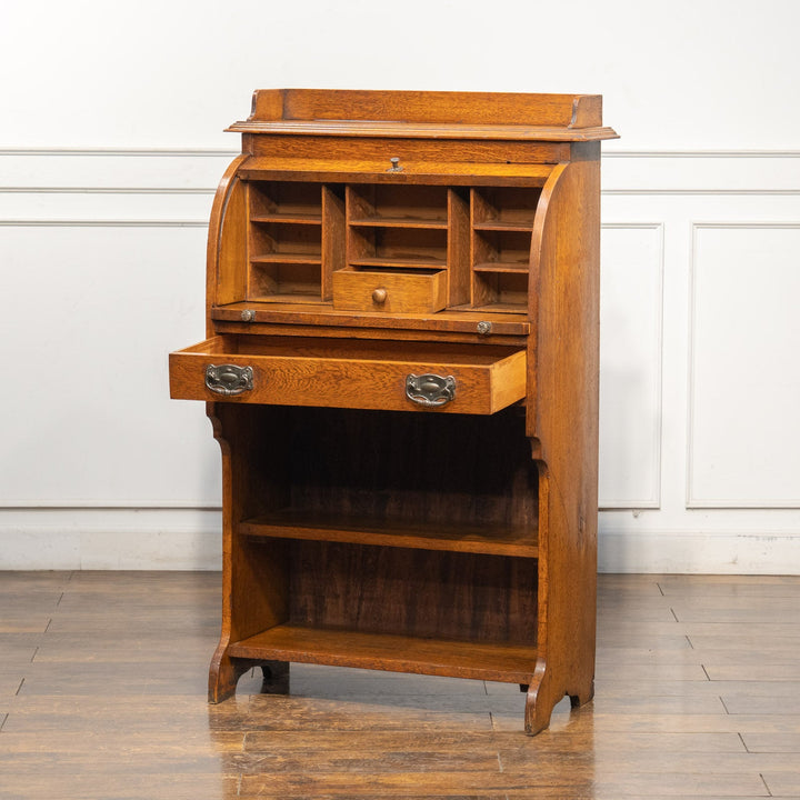 コンパクトなサイズでブックケースとデスクが一体化した便利な家具 スチューデントビューロー /23K