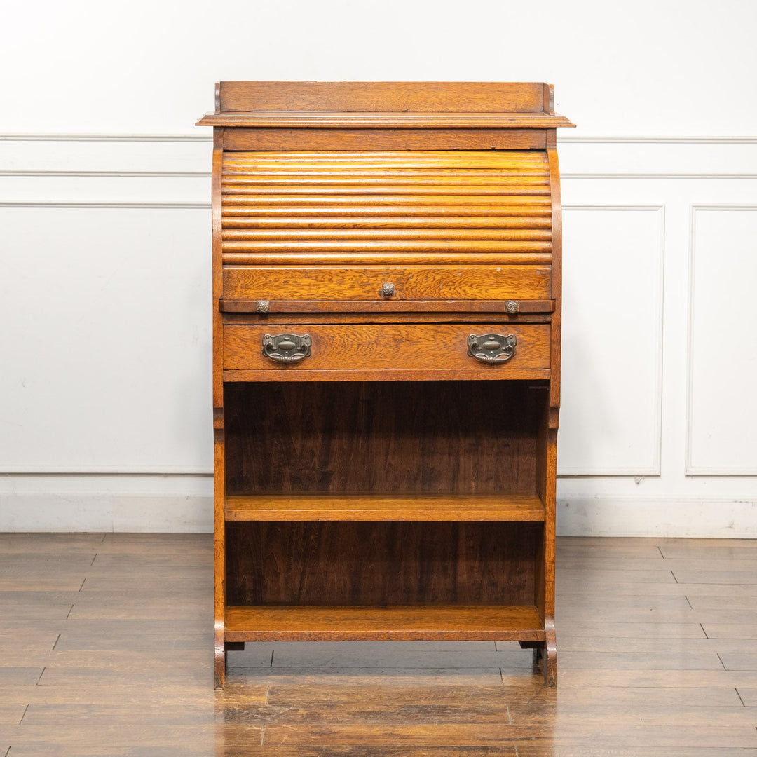 コンパクトなサイズでブックケースとデスクが一体化した便利な家具 スチューデントビューロー /23K