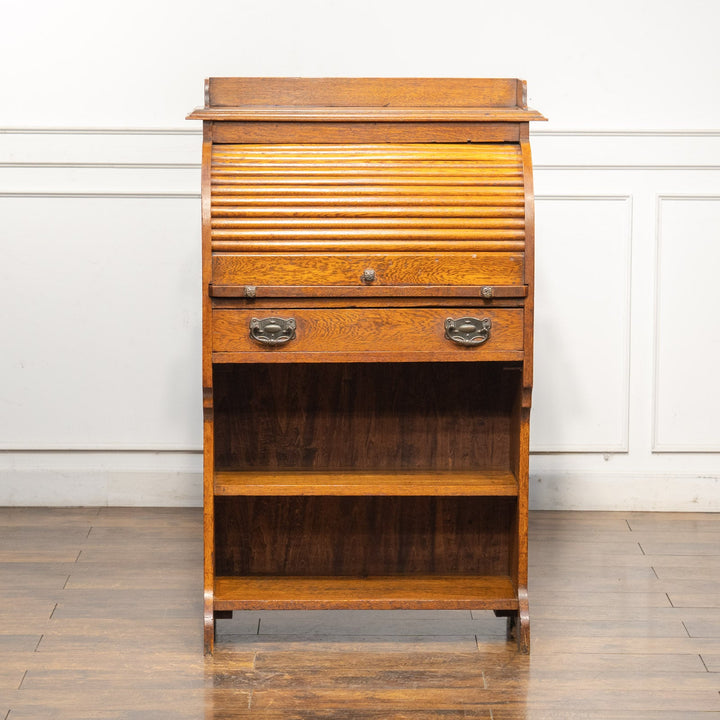 コンパクトなサイズでブックケースとデスクが一体化した便利な家具 スチューデントビューロー /23K