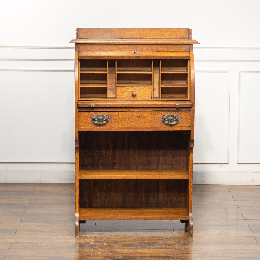 コンパクトなサイズでブックケースとデスクが一体化した便利な家具 スチューデントビューロー /23K