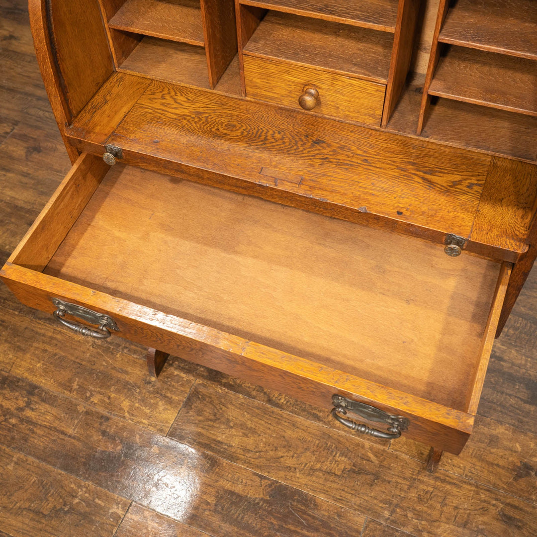 コンパクトなサイズでブックケースとデスクが一体化した便利な家具 スチューデントビューロー /23K