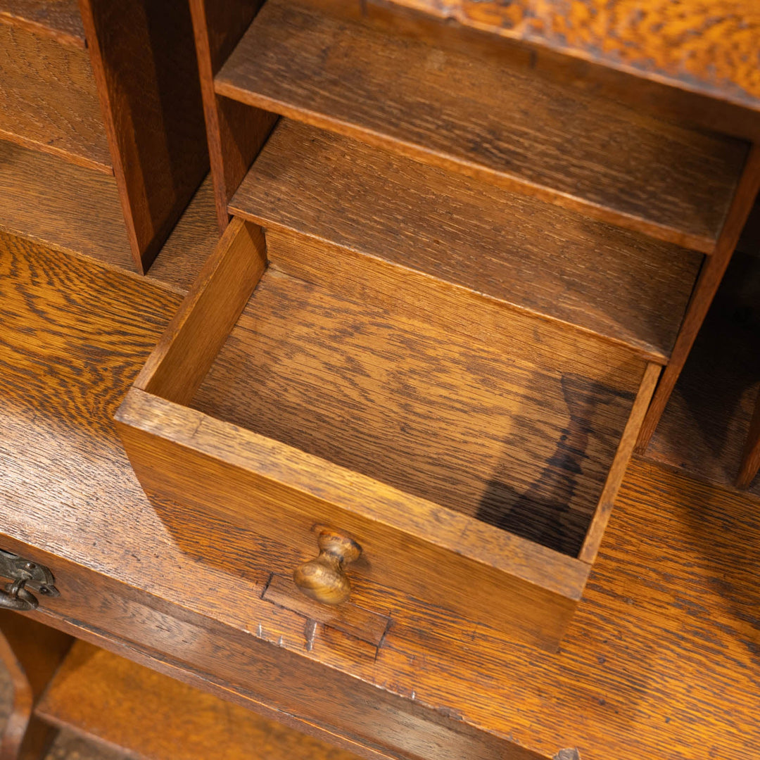 コンパクトなサイズでブックケースとデスクが一体化した便利な家具 スチューデントビューロー /23K