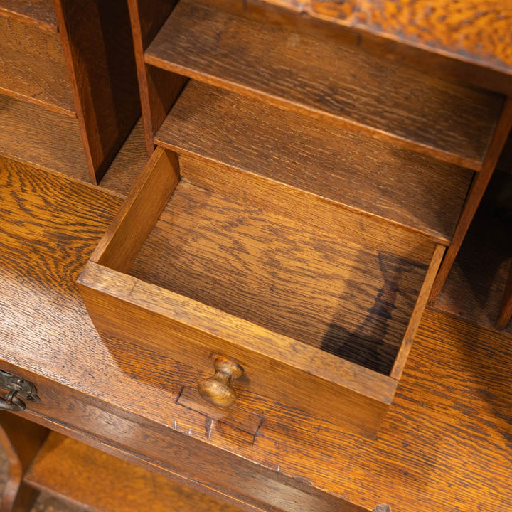 コンパクトなサイズでブックケースとデスクが一体化した便利な家具 スチューデントビューロー /23K