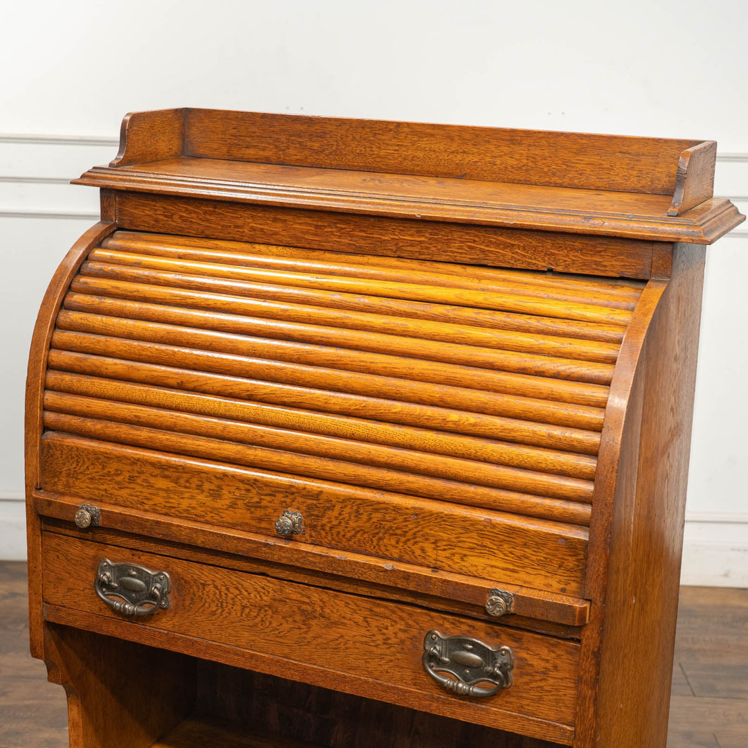 コンパクトなサイズでブックケースとデスクが一体化した便利な家具 スチューデントビューロー /23K