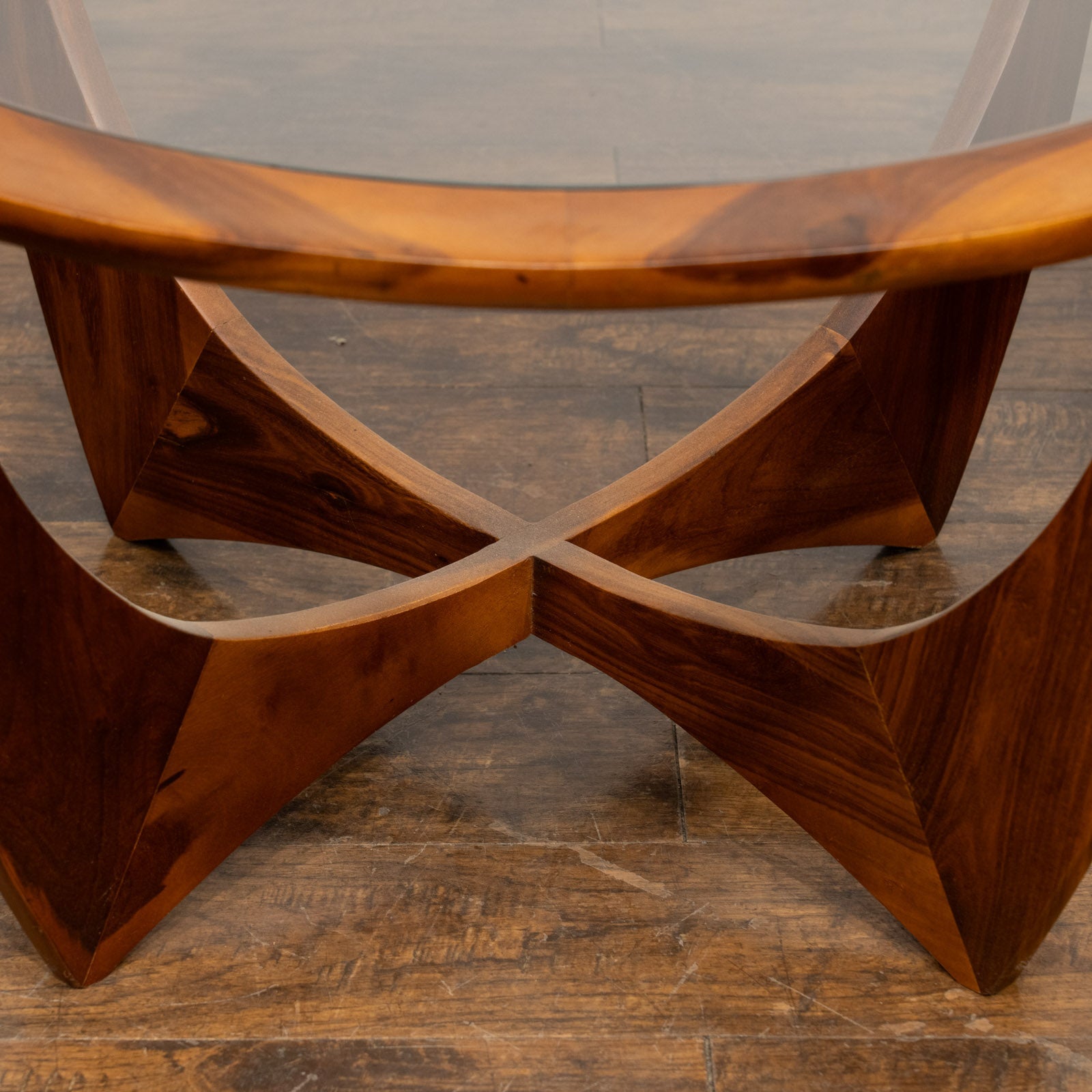 英国【G-PLAN ジープラン Astro アストロ】モダンな脚が特徴的 ガラス