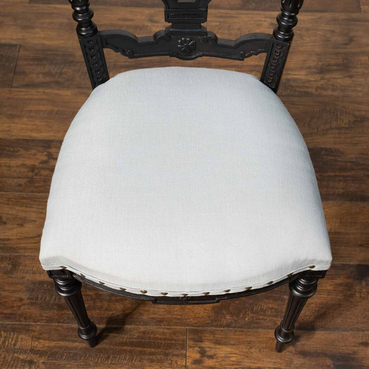 気品を感じる繊細な背もたれの装飾が見事 フレンチ サロンチェア /17E-2[m]