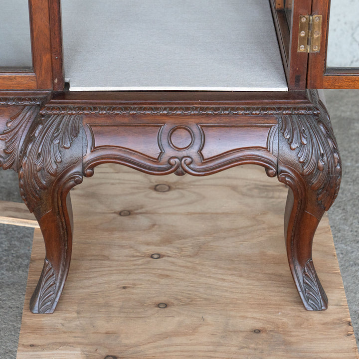 美しい幾何学模様のガラス扉が目を惹く ウォールナット ディスプレイキャビネット /24E