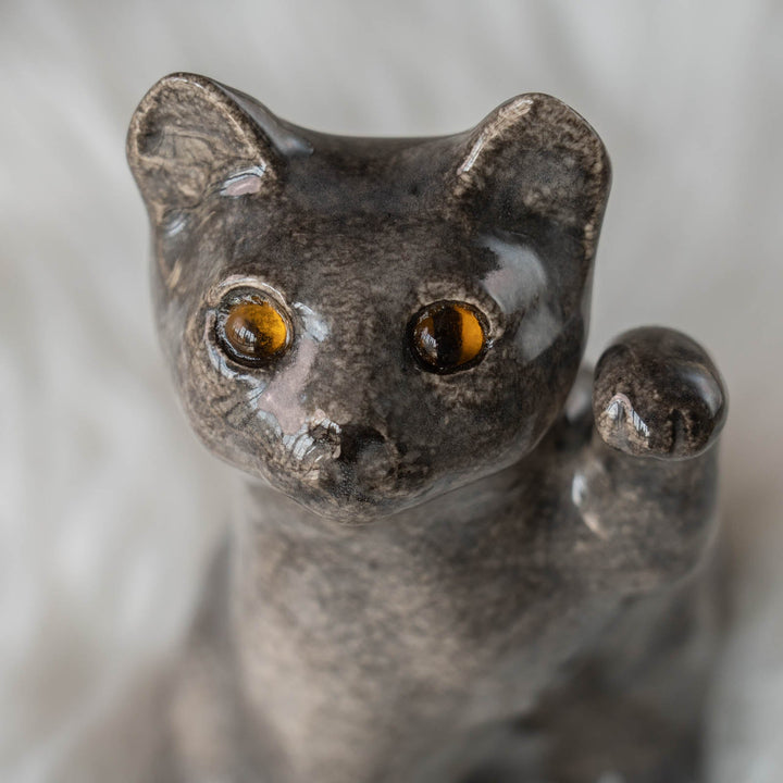 【Winstanley Cat ウィンスタンレイ キャット】◇招き猫を思わせる前足を上げたフォルムが印象的 Solid grey グレー /24E[m]