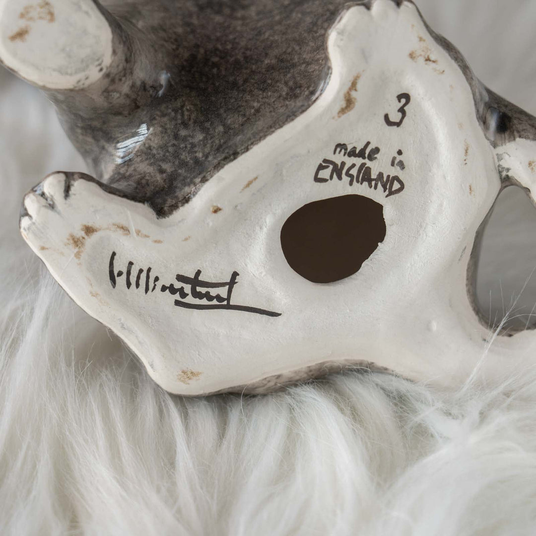 【Winstanley Cat ウィンスタンレイ キャット】◇招き猫を思わせる前足を上げたフォルムが印象的 Solid grey グレー /24E[m]