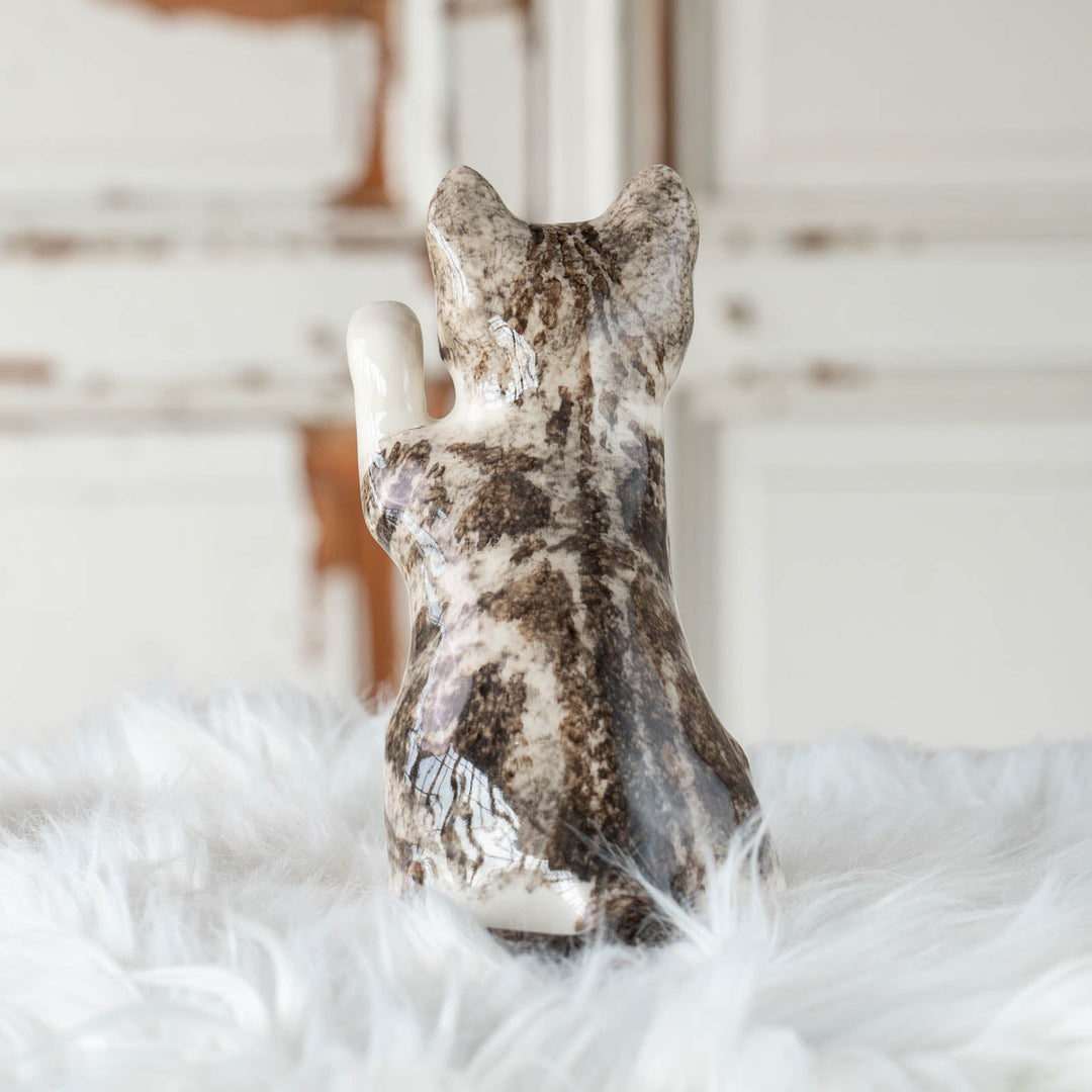 【Winstanley Cat ウィンスタンレイ キャット】◇招き猫を思わせる前足を上げたフォルムが印象的 Silver tabby シルバータビー/24E[m]