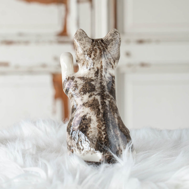 【Winstanley Cat ウィンスタンレイ キャット】◇招き猫を思わせる前足を上げたフォルムが印象的 Silver tabby シルバータビー/24E[m]
