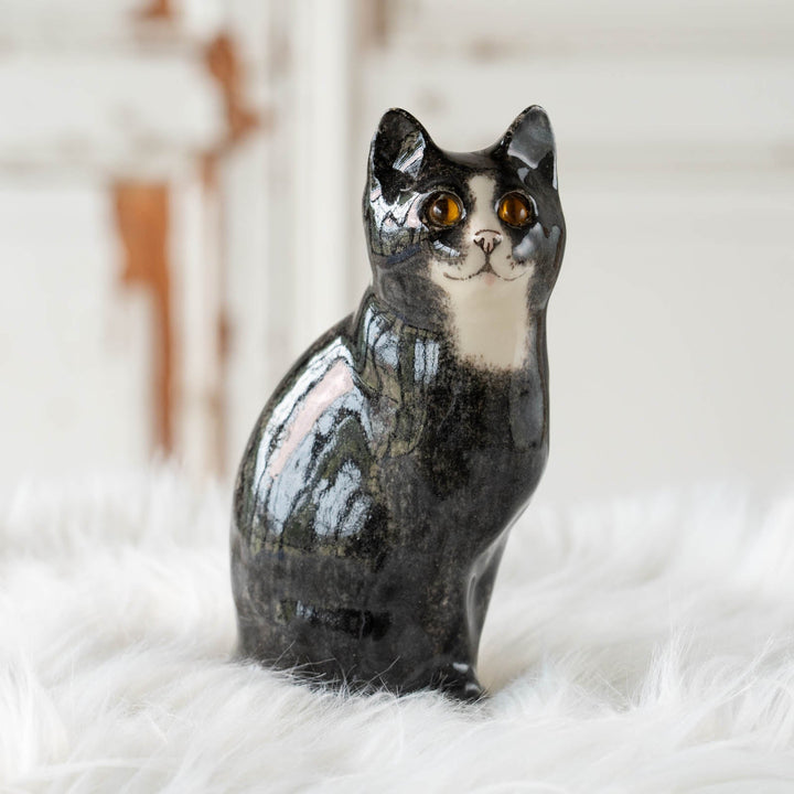 【Winstanley Cat ウィンスタンレイ キャット】◇両足をきゅっと揃えた上品な佇まい Tuxedo タキシード /24E[m]