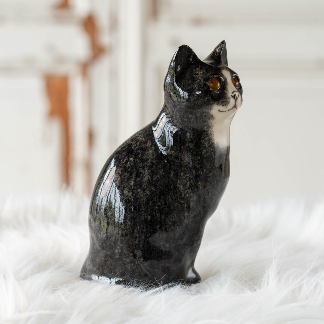 【Winstanley Cat ウィンスタンレイ キャット】◇両足をきゅっと揃えた上品な佇まい Tuxedo タキシード /24E[m]