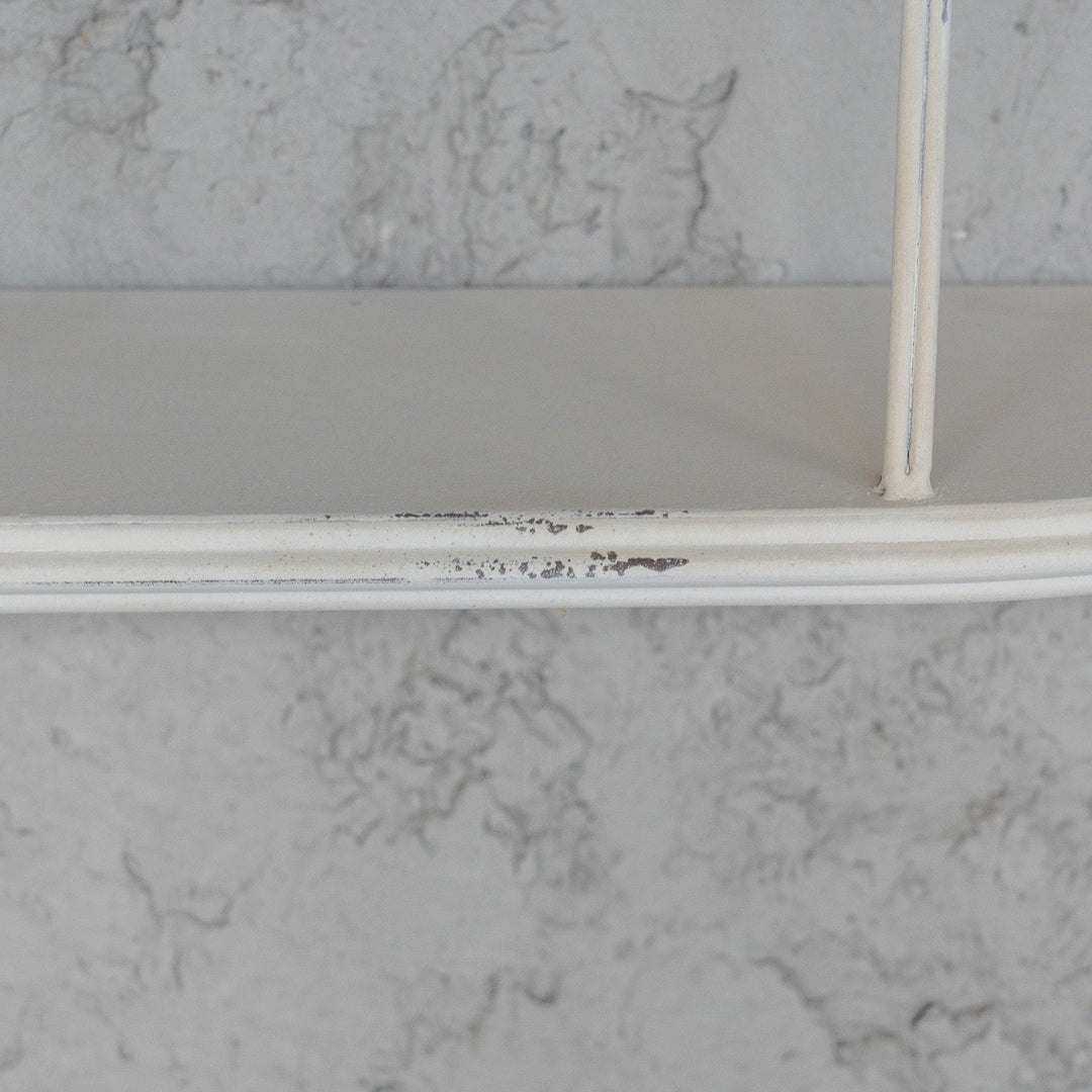 アーチが連なるモダンなデザイン アンティーク調 ホワイト 横型 ウォールシェルフ