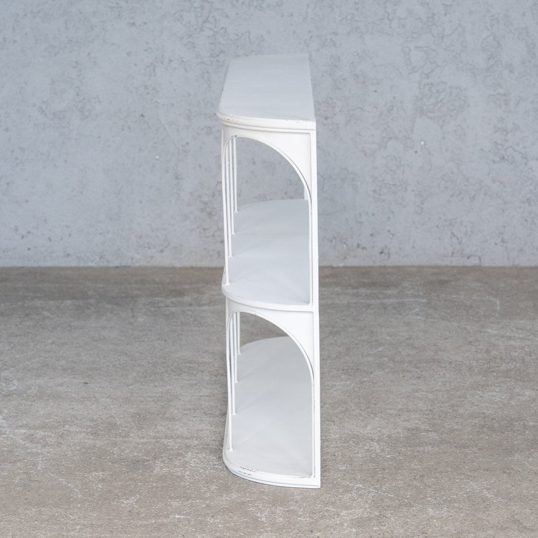 アーチが連なるモダンなデザイン アンティーク調 ホワイト 横型 ウォールシェルフ