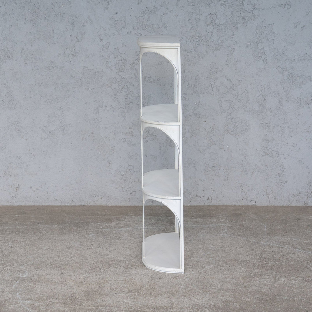 アーチが連なるモダンなデザイン アンティーク調 ホワイト 縦型 ウォールシェルフ