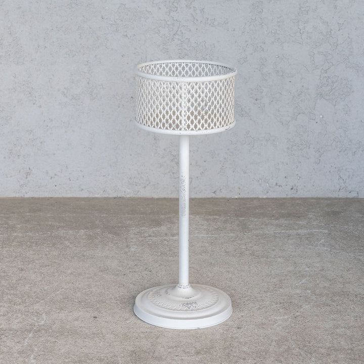 バスケットタイプで鉢を安定して置ける アンティーク調 ホワイト フラワースタンド L