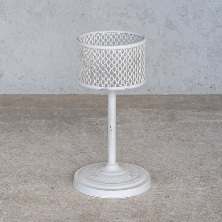 バスケットタイプで鉢を安定して置ける アンティーク調 ホワイト フラワースタンド M