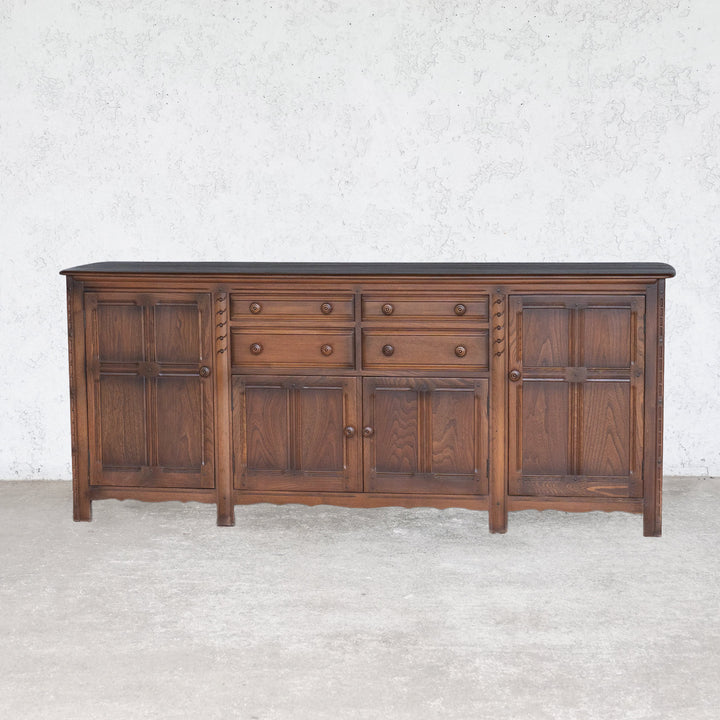 英国【ERCOL アーコール】クラシカルで気品ある佇まい サイドボード Old Colonial オールドコロニアル /24I