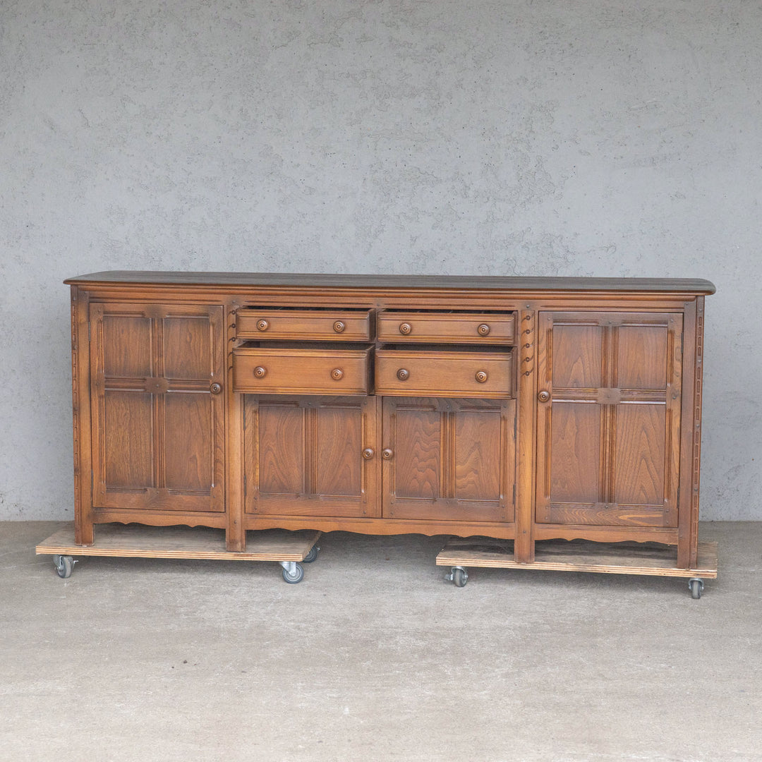 英国【ERCOL アーコール】クラシカルで気品ある佇まい サイドボード Old Colonial オールドコロニアル /24I