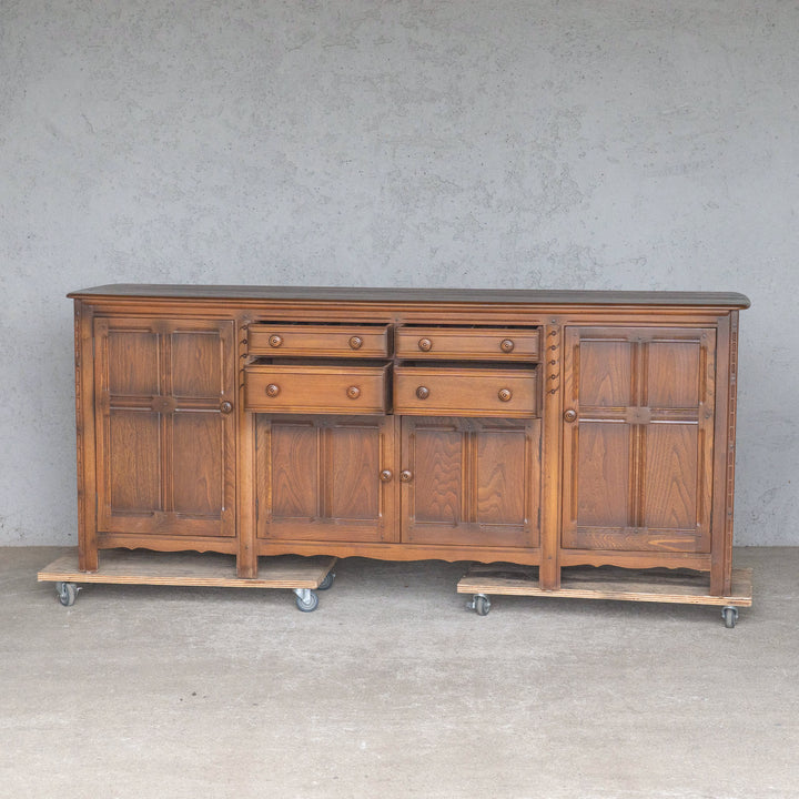 英国【ERCOL アーコール】クラシカルで気品ある佇まい サイドボード Old Colonial オールドコロニアル /24I