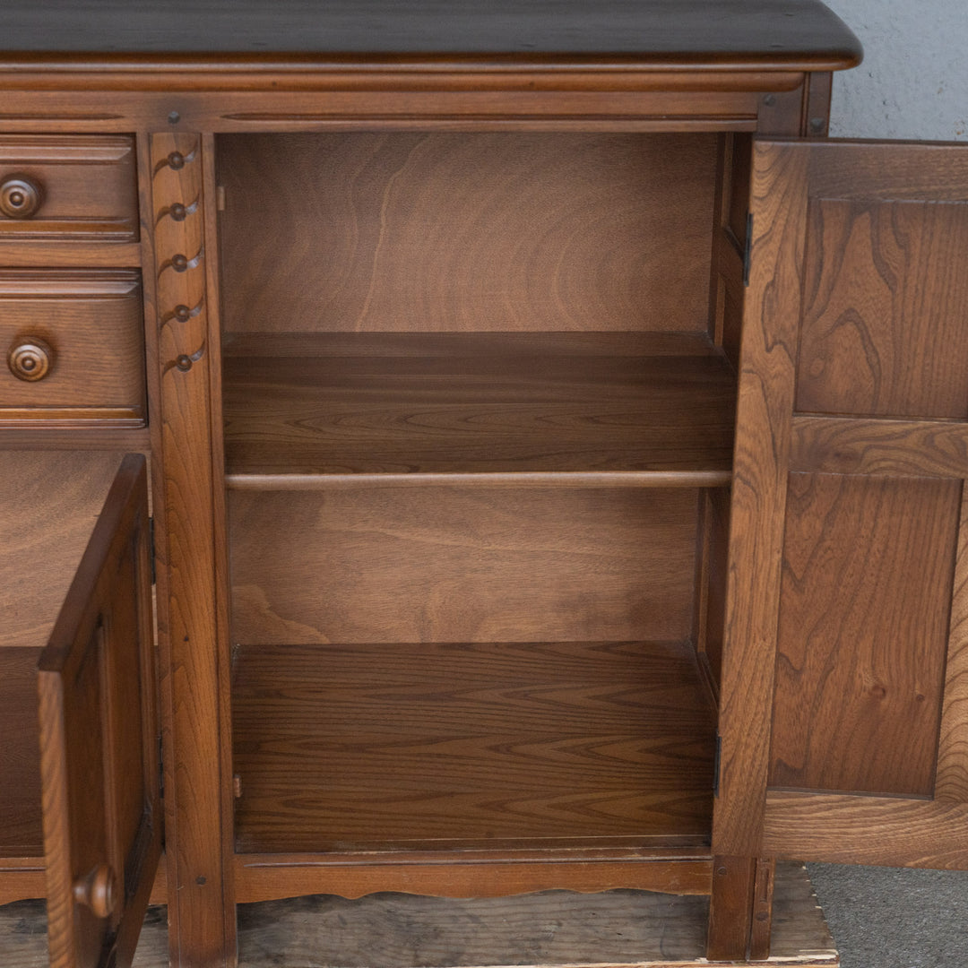 英国【ERCOL アーコール】クラシカルで気品ある佇まい サイドボード Old Colonial オールドコロニアル /24I