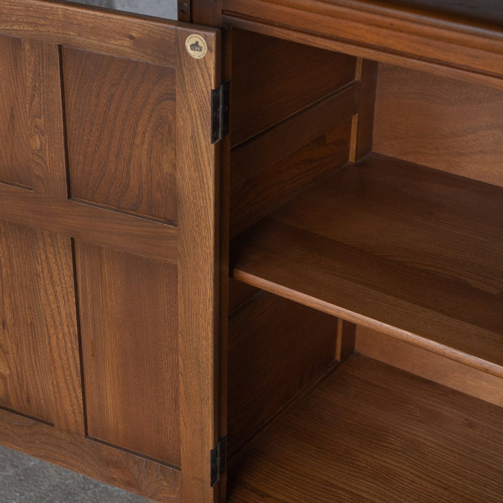 英国【ERCOL アーコール】クラシカルで気品ある佇まい サイドボード Old Colonial オールドコロニアル /24I