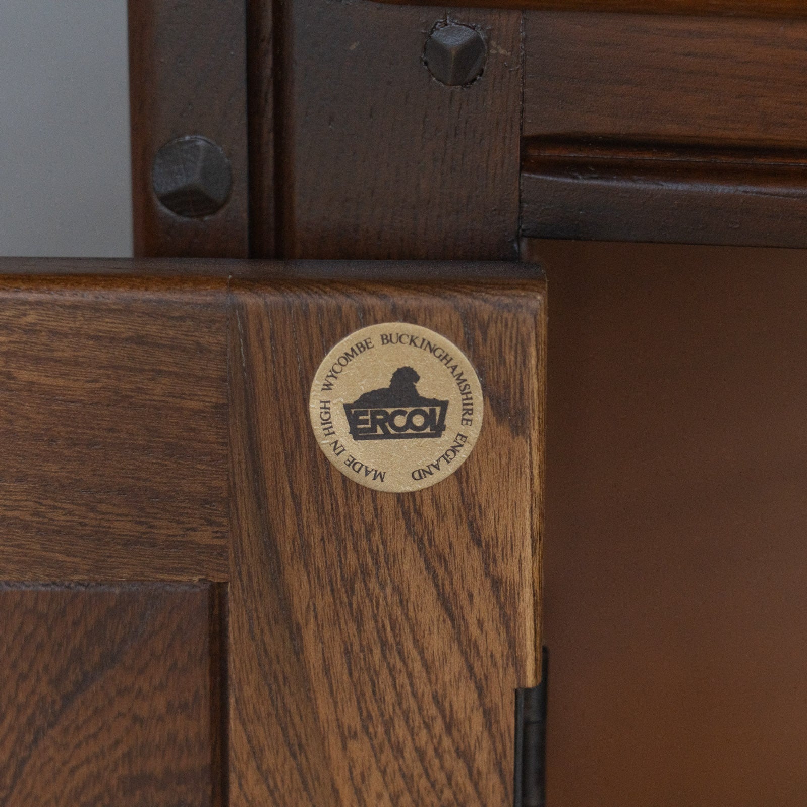 英国【ERCOL アーコール】クラシカルで気品ある佇まい サイドボード