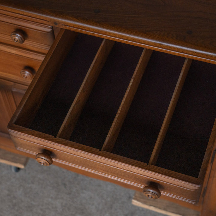 英国【ERCOL アーコール】クラシカルで気品ある佇まい サイドボード Old Colonial オールドコロニアル /24I