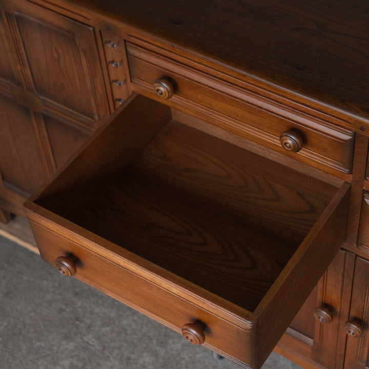 英国【ERCOL アーコール】クラシカルで気品ある佇まい サイドボード Old Colonial オールドコロニアル /24I