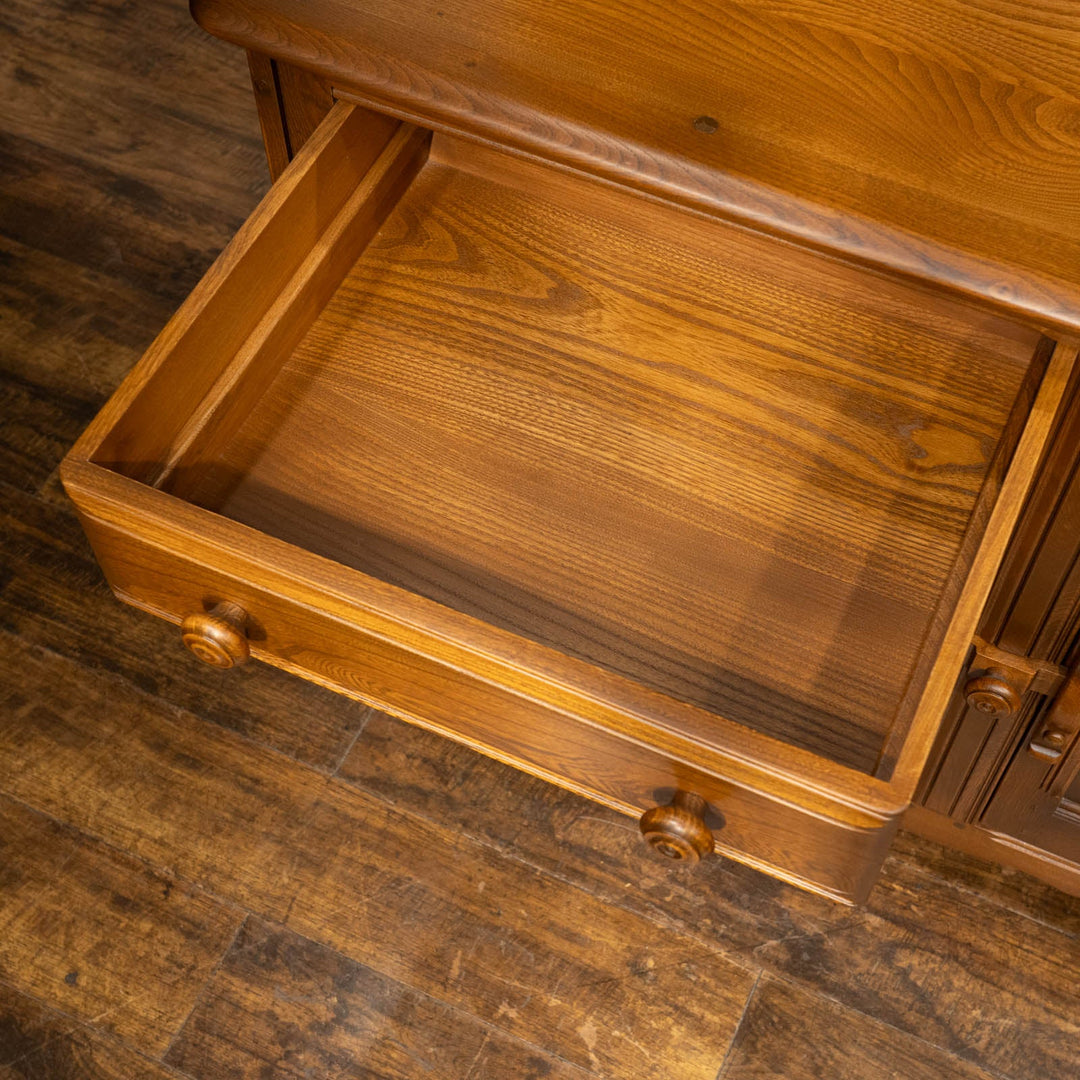 英国【ERCOL アーコール】伝統的な気品あふれるデザイン エルム カップボード Old Colonial オールドコロニアル /24I[m]