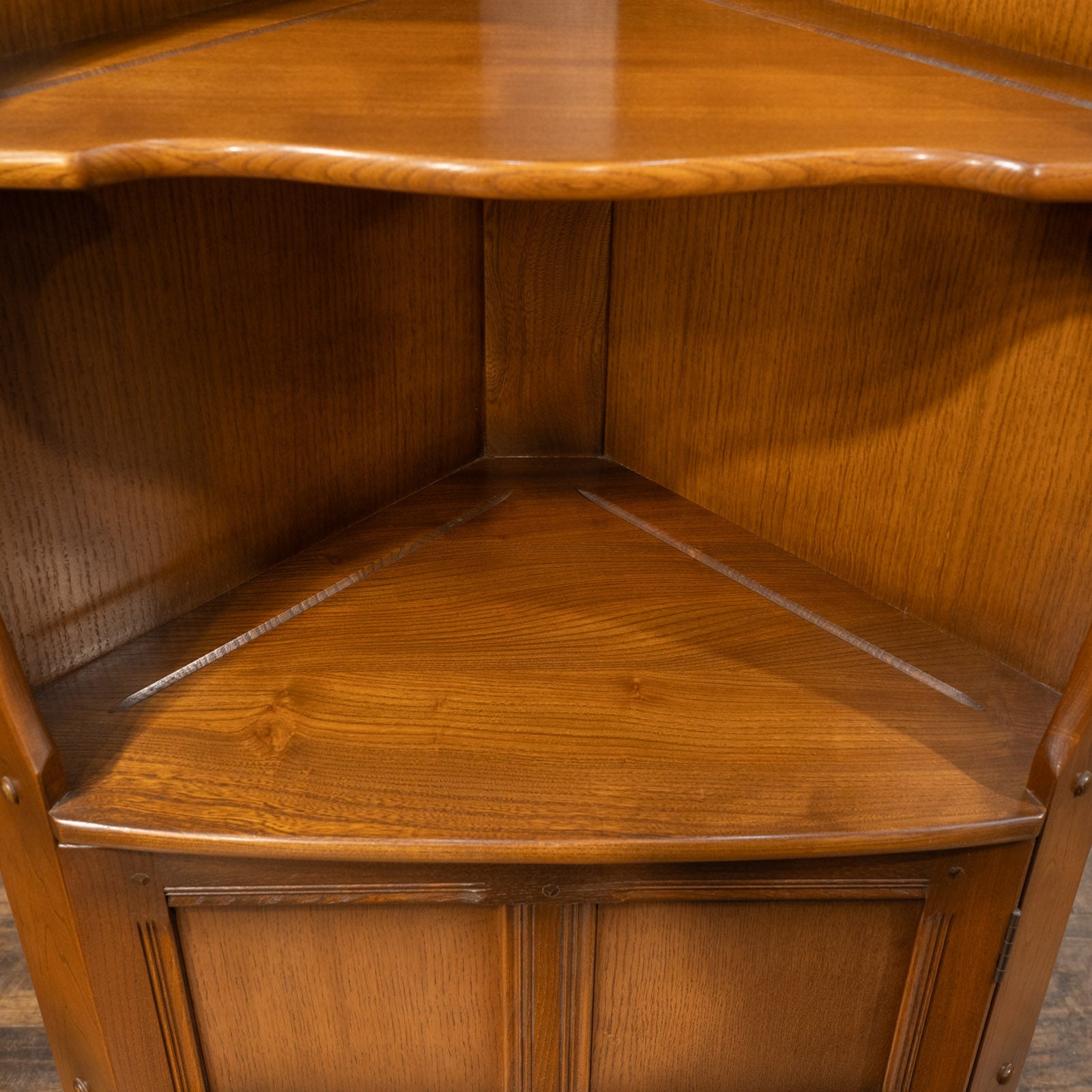 英国【ERCOL アーコール】エルム コーナーキャビネット No.474 Old