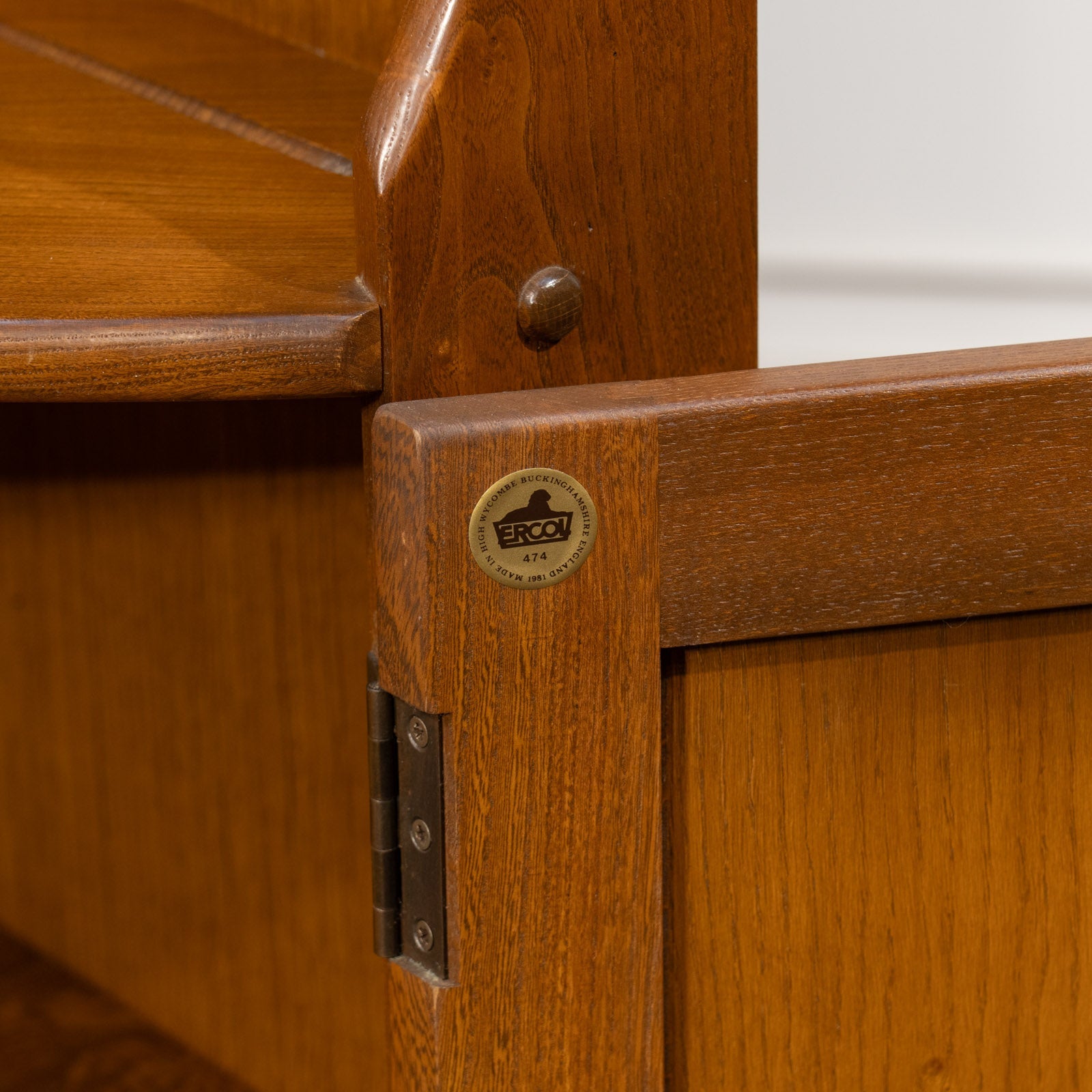 英国【ERCOL アーコール】エルム コーナーキャビネット No.474 Old