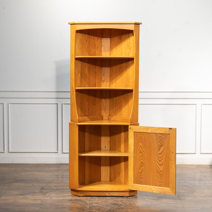 英国【ERCOL アーコール】お部屋の角にすっきり収まる エルム コーナーキャビネット No.743C /24I-2[m]