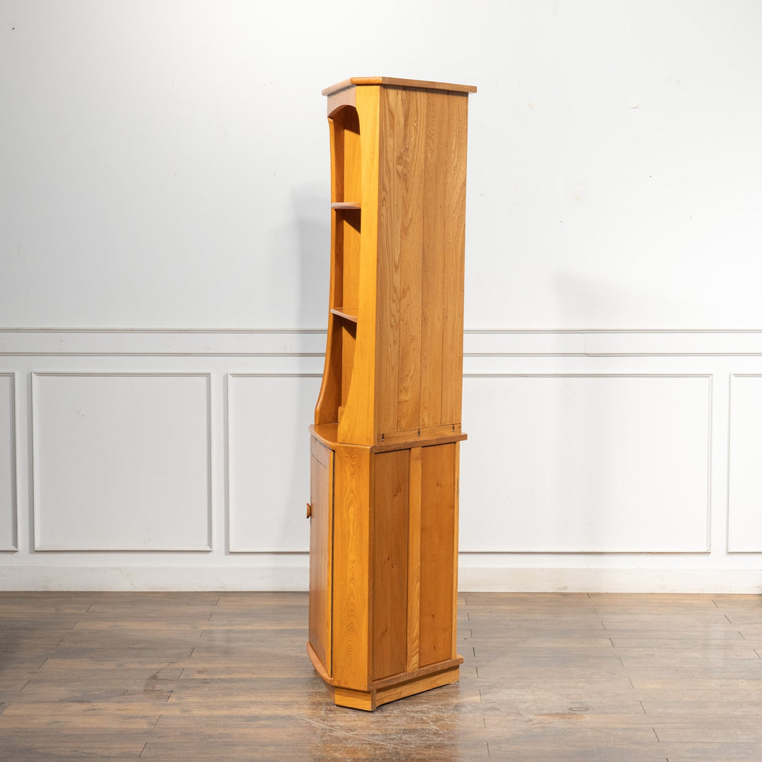英国【ERCOL アーコール】お部屋の角にすっきり収まる エルム コーナーキャビネット No.743C /24I-2[m]