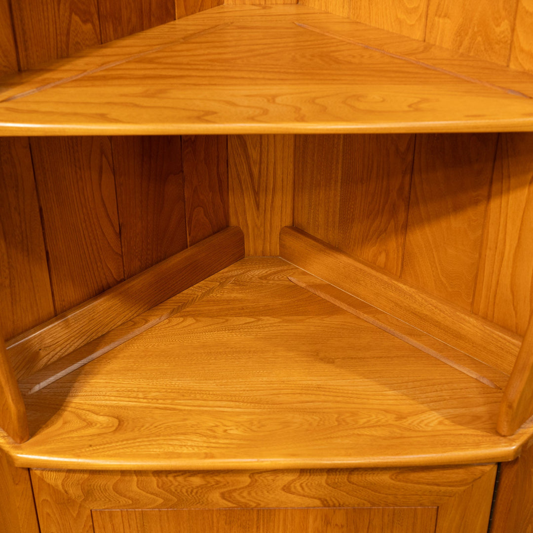 英国【ERCOL アーコール】お部屋の角にすっきり収まる エルム コーナーキャビネット No.743C /24I-2[m]