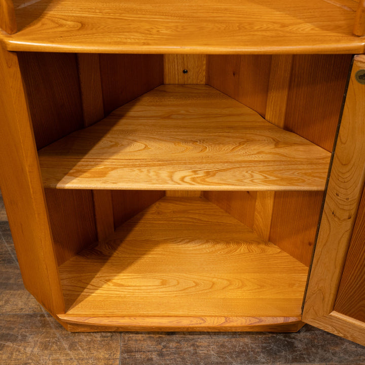 英国【ERCOL アーコール】お部屋の角にすっきり収まる エルム コーナーキャビネット No.743C /24I-2[m]