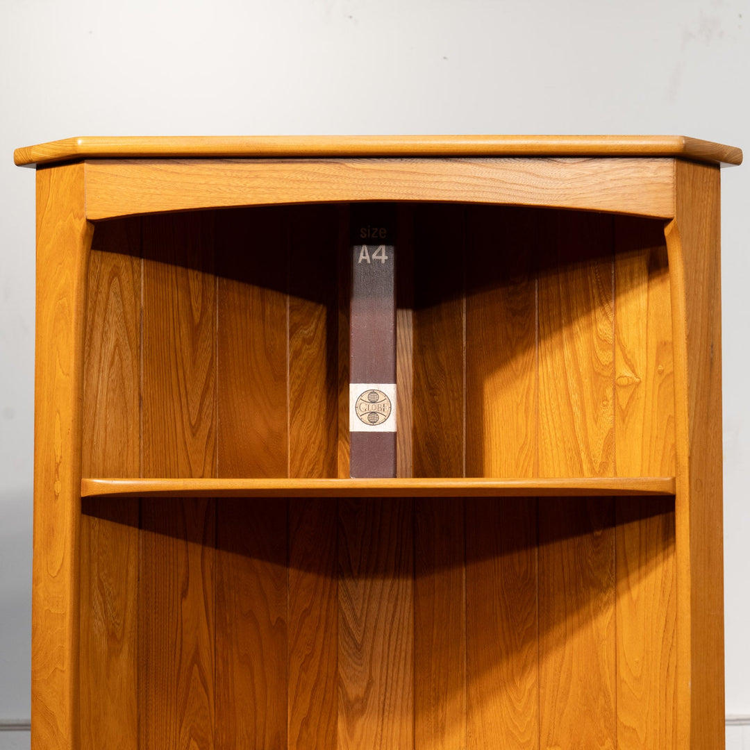 英国【ERCOL アーコール】お部屋の角にすっきり収まる エルム コーナーキャビネット No.743C /24I-2[m]