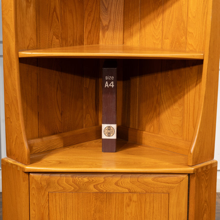 英国【ERCOL アーコール】お部屋の角にすっきり収まる エルム コーナーキャビネット No.743C /24I-2[m]